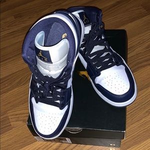 Air Jordan 1 Mid